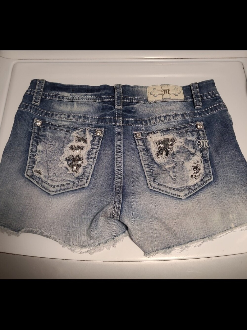 Miss Me Light Distressed Denim Shorts Silver Sequin Accents Mid Rise Easy 29